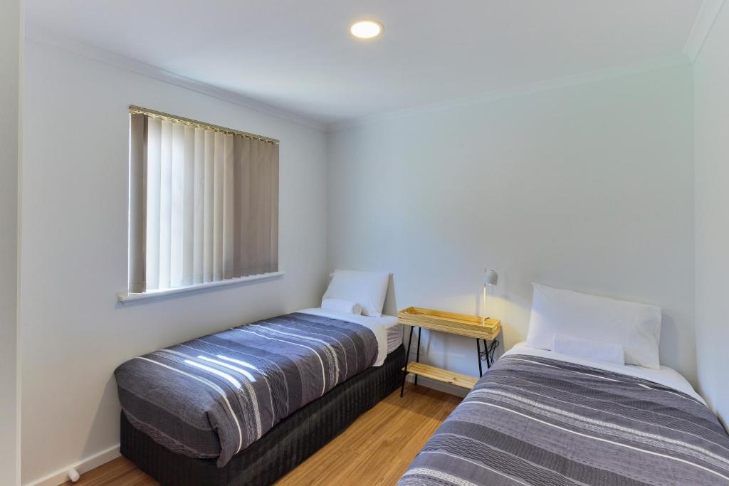 Ein Bett oder Betten in einem Zimmer der Unterkunft RAC Esperance Holiday Park