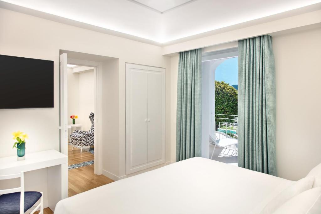 Postel nebo postele na pokoji v ubytování Pazziella Garden & Suites