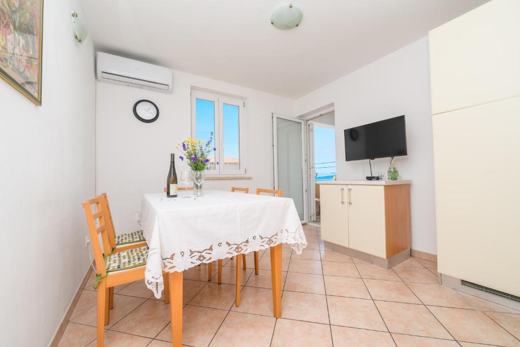 Kuchyň nebo kuchyňský kout v ubytování Apartmani Noris (app 1)