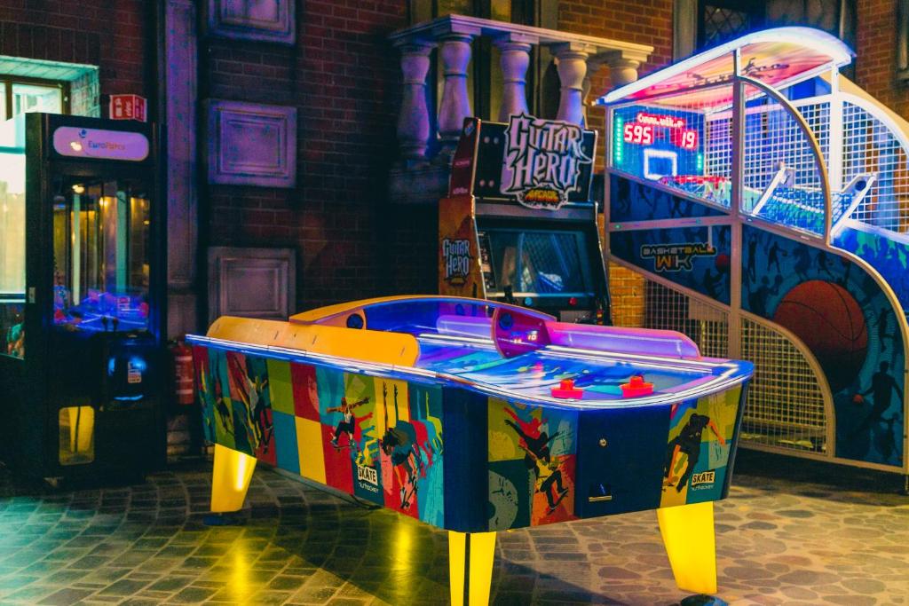 a pinball game in a room with a arcade at Europarcs Zuiderzee in Biddinghuizen