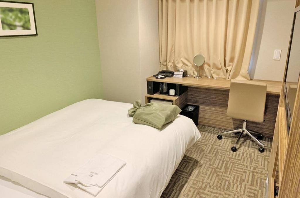 Postel nebo postele na pokoji v ubytování Via Inn Nagoya Shinkansen-guchi