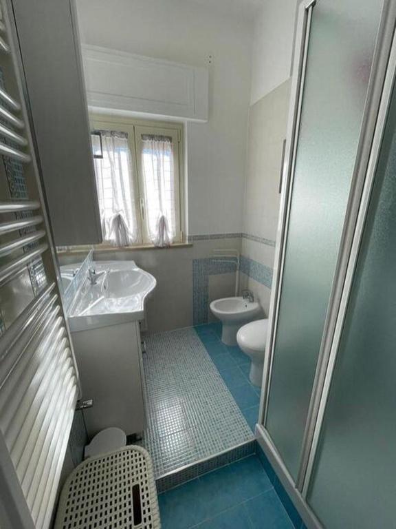 Kúpeľňa v ubytovaní Casa Mediterranea: appartamento vista mare a soli 200m dalla spiaggia
