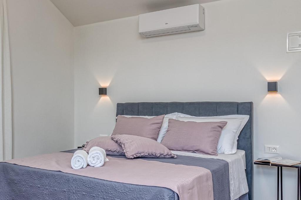 Postel nebo postele na pokoji v ubytování Rooms Nilda