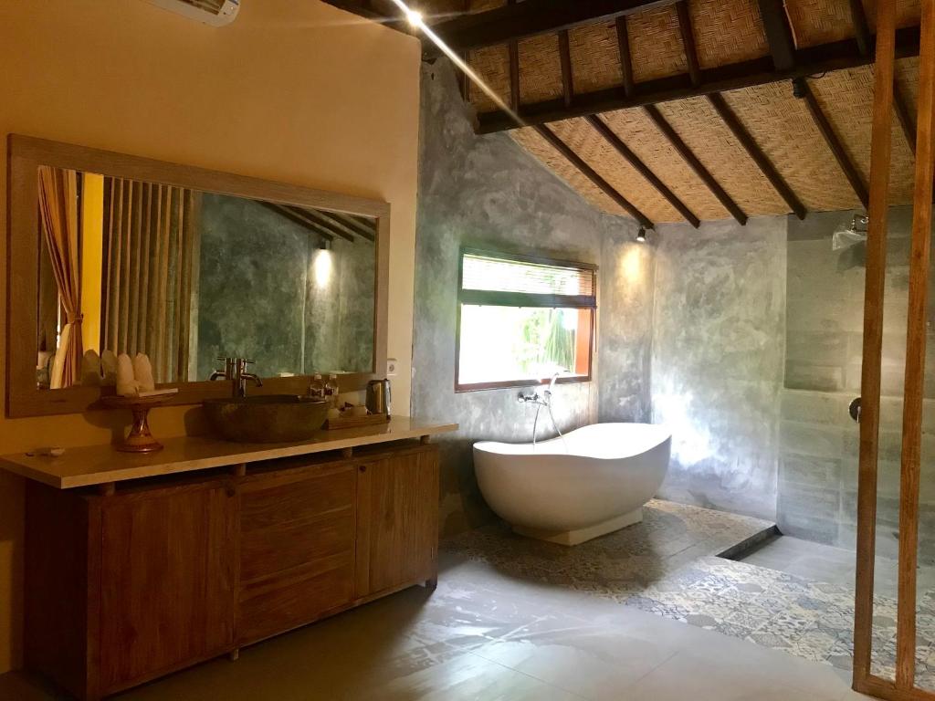 Vannas istaba naktsmītnē Kailash Bali