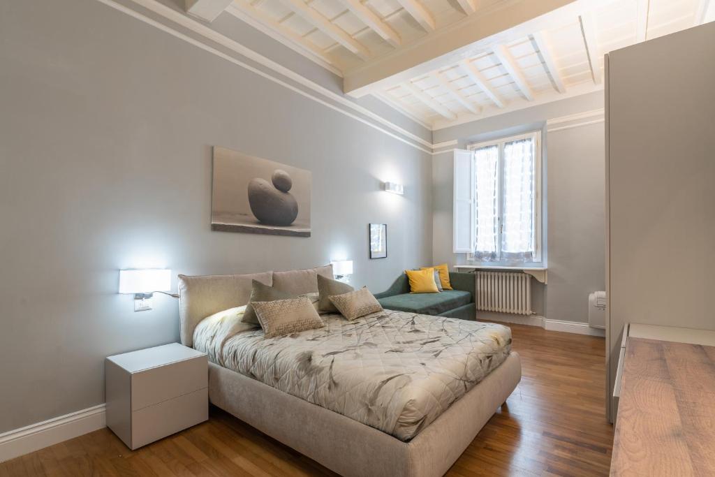 Postel nebo postele na pokoji v ubytování Firenze Rentals Deluxe Corso 5