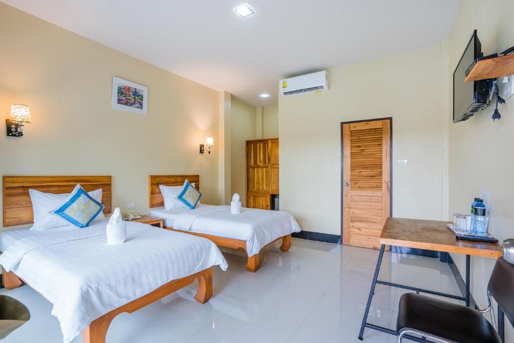 Postel nebo postele na pokoji v ubytování Tontan Resort Cha-am