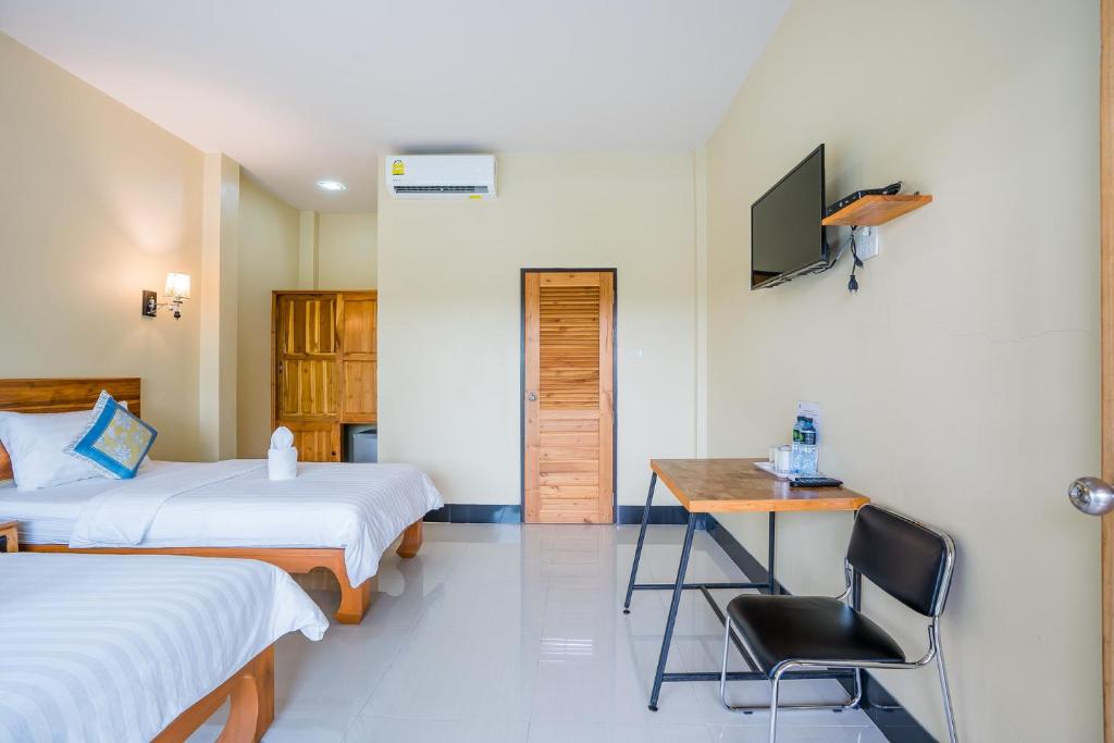 Postel nebo postele na pokoji v ubytování Tontan Resort Cha-am