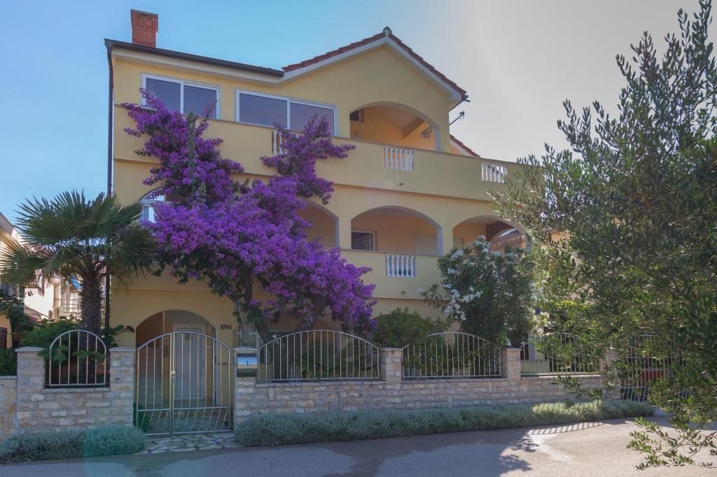 Vonkajšia záhrada v ubytovaní Spacious Villa Malina with pool - by TA Leut Agency