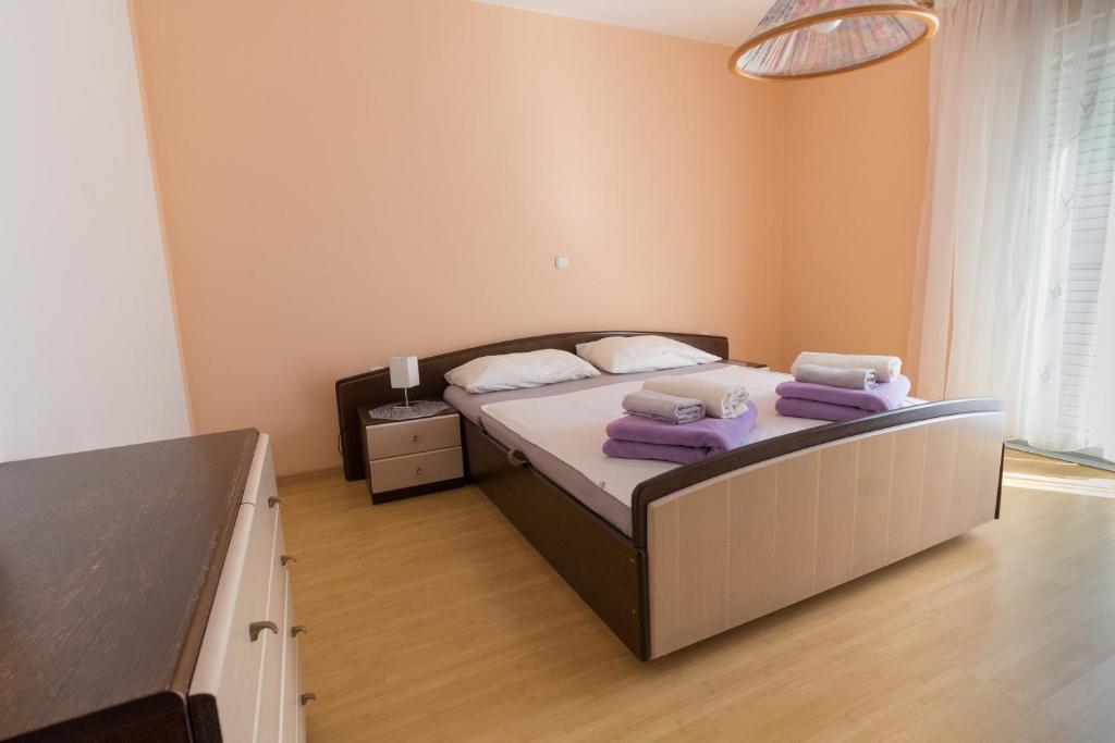 Posteľ alebo postele v izbe v ubytovaní Spacious Villa Malina with pool - by TA Leut Agency