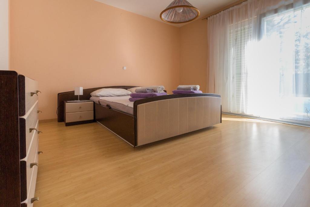 Posteľ alebo postele v izbe v ubytovaní Spacious Villa Malina with pool - by TA Leut Agency