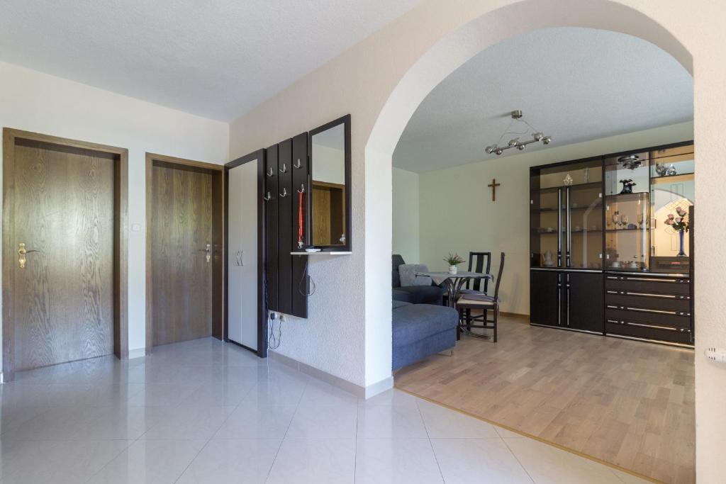 Posteľ alebo postele v izbe v ubytovaní Spacious Villa Malina with pool - by TA Leut Agency