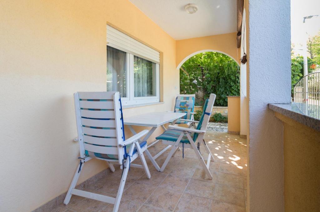 Balkón alebo terasa v ubytovaní Spacious Villa Malina with pool - by TA Leut Agency