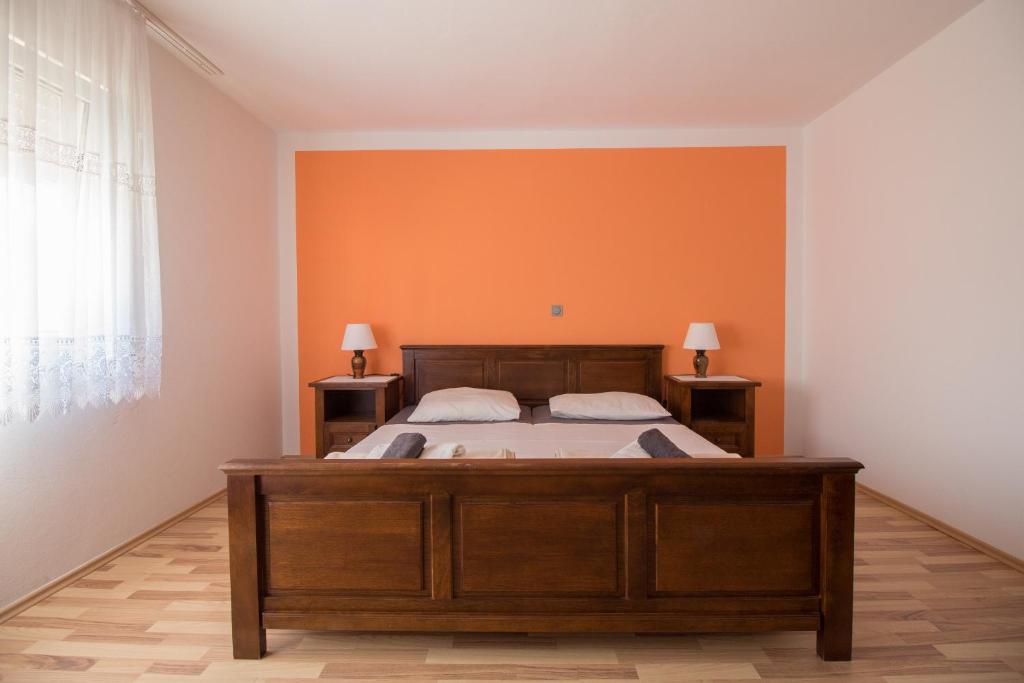 Posteľ alebo postele v izbe v ubytovaní Spacious Villa Malina with pool - by TA Leut Agency