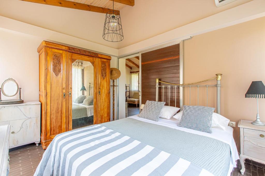 A bed or beds in a room at Anna's Sea House near to a sandy beach!