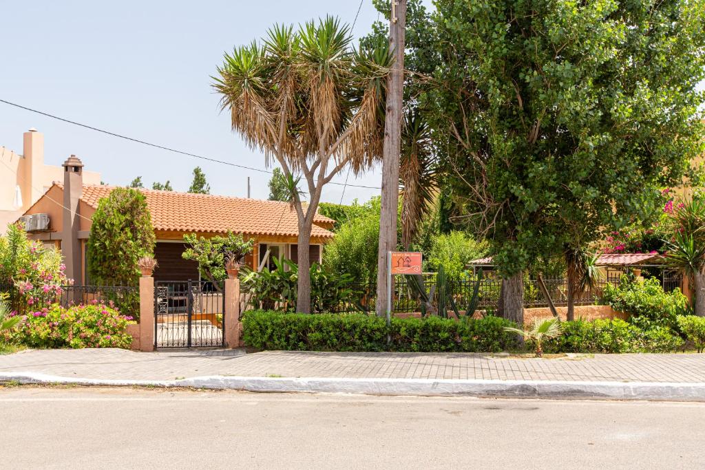 A garden outside Anna's Sea House near to a sandy beach!