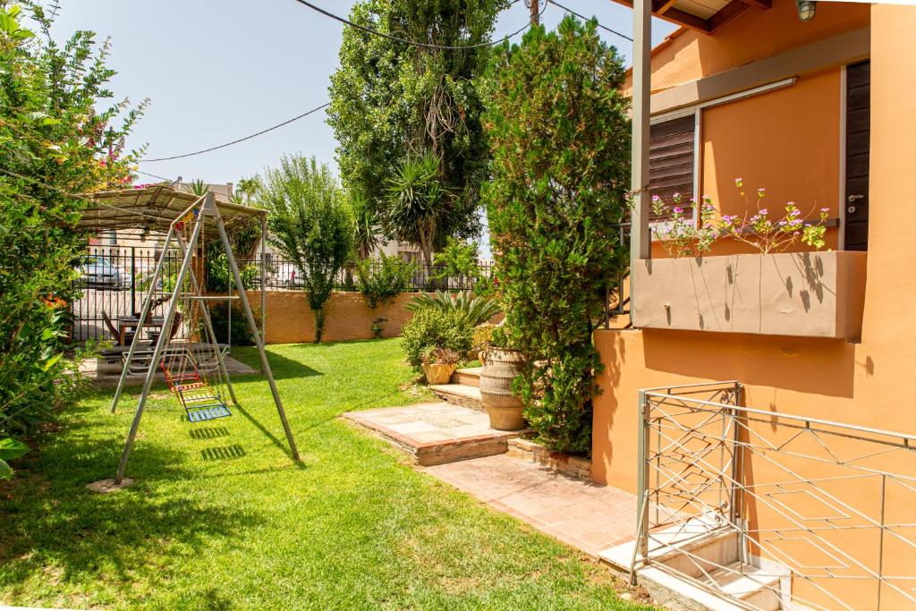 A garden outside Anna's Sea House near to a sandy beach!