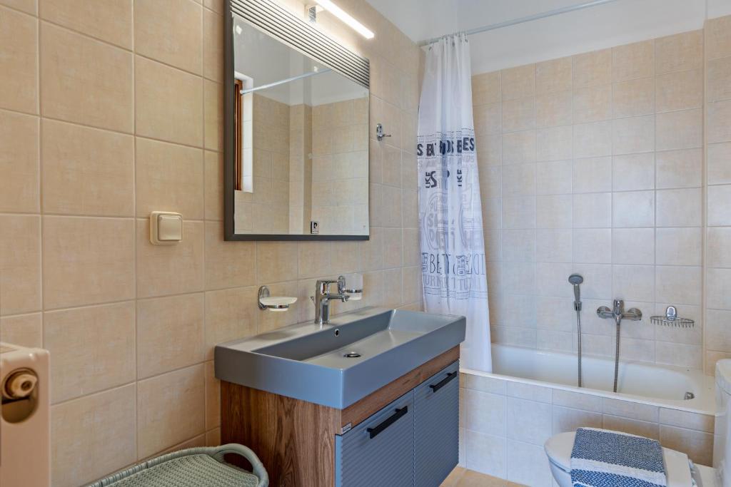 Koupelna v ubytování Linari Villa, a peaceful & cozy 2bdr villa with private pool!