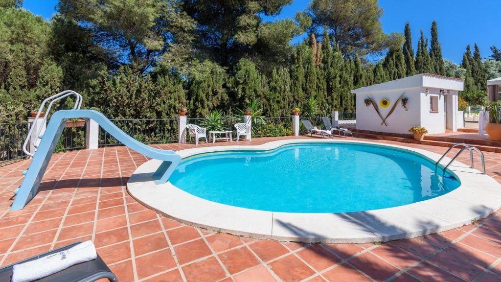 Bazén v ubytovaní Villa Isabel Malaga - Churriana by Ruralidays alebo v jeho blízkosti