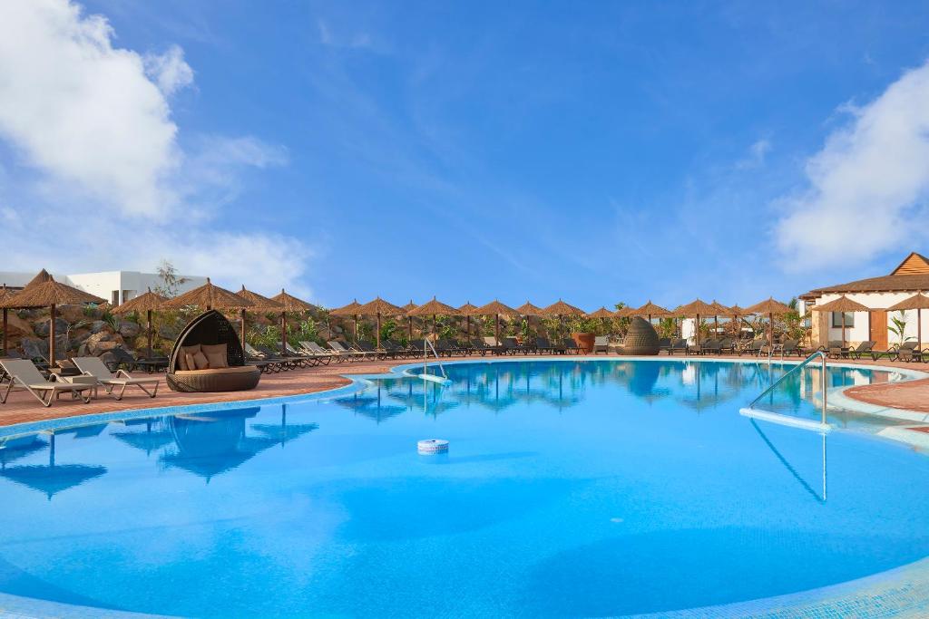 Bazén v ubytování Melia Llana Beach Resort & Spa - Adults Only - All Inclusive nebo v jeho okolí