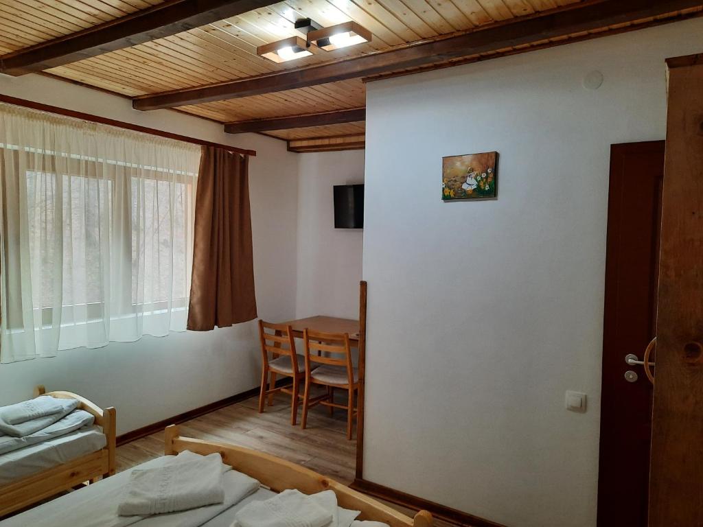 Izvorul Maleii - Family Room With Private Bathroom