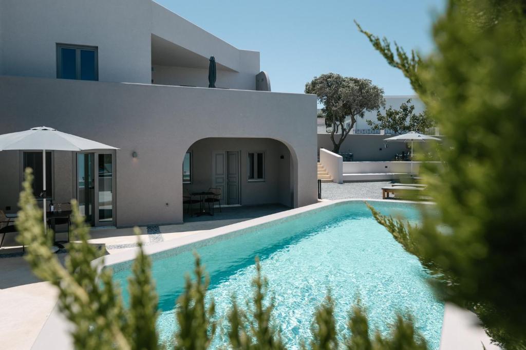 Bazén v ubytování Elements Cozy Suites Pyrgos nebo v jeho okolí