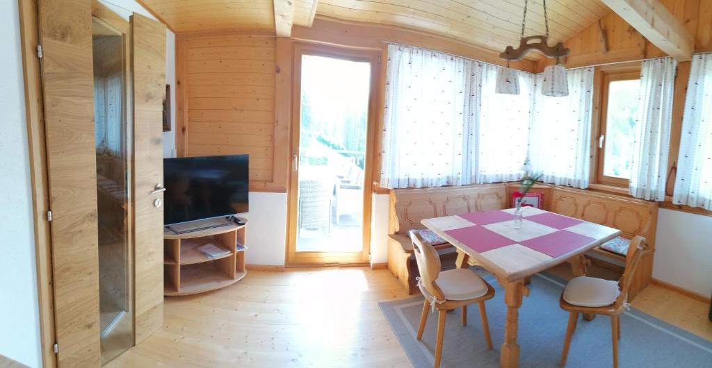 TV a/nebo společenská místnost v ubytování Haus Alexander