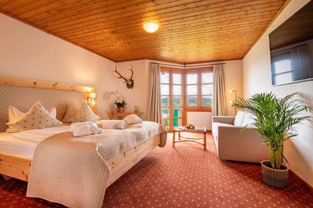 Posteľ alebo postele v izbe v ubytovaní Hotelresort Klopeinersee