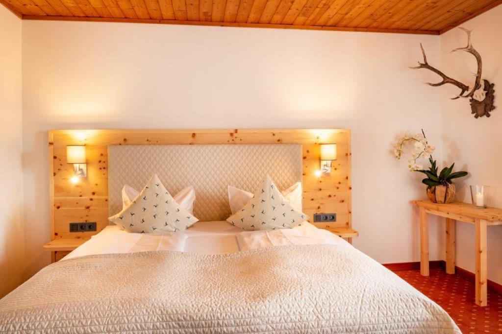 Posteľ alebo postele v izbe v ubytovaní Hotelresort Klopeinersee