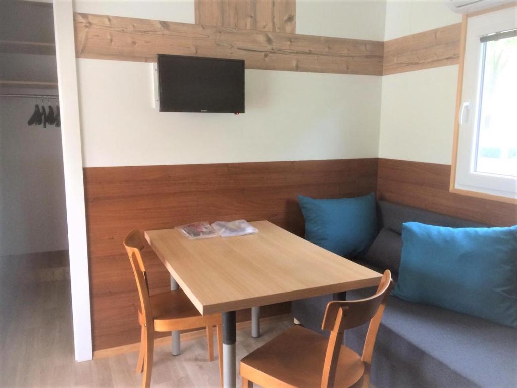 TV a/nebo společenská místnost v ubytování Polzer CAMPING BÜKFÜRDŐ