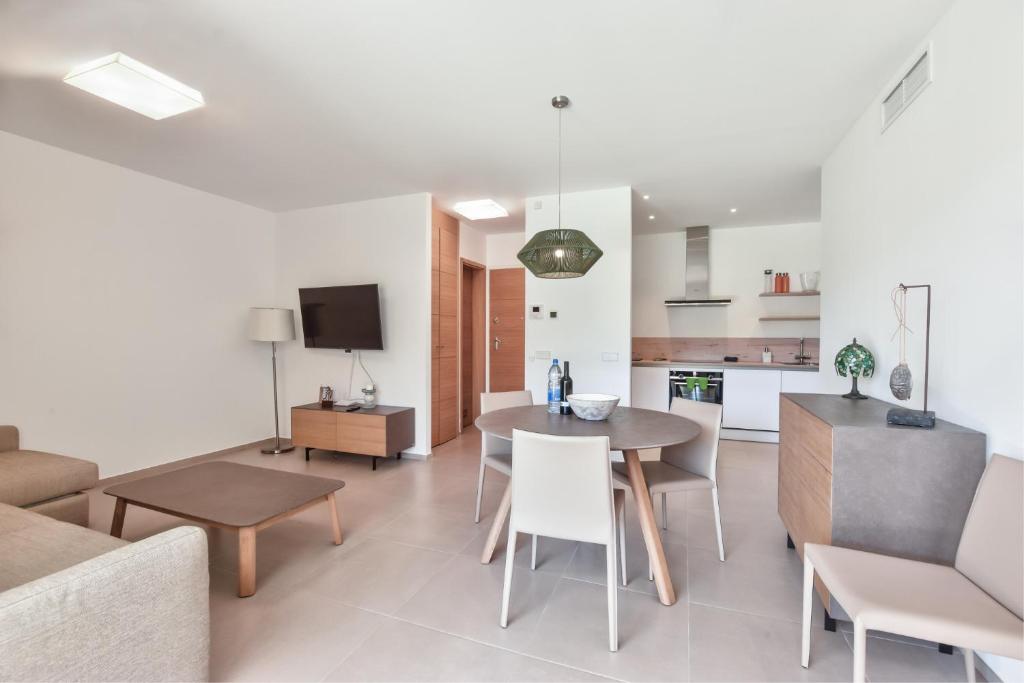 A kitchen or kitchenette at Tinerfe 0-2 DELUXE 1B