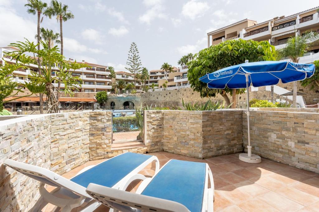 Bazén v ubytování Oceanfront Tenerife South Albatros 125 nebo v jeho okolí