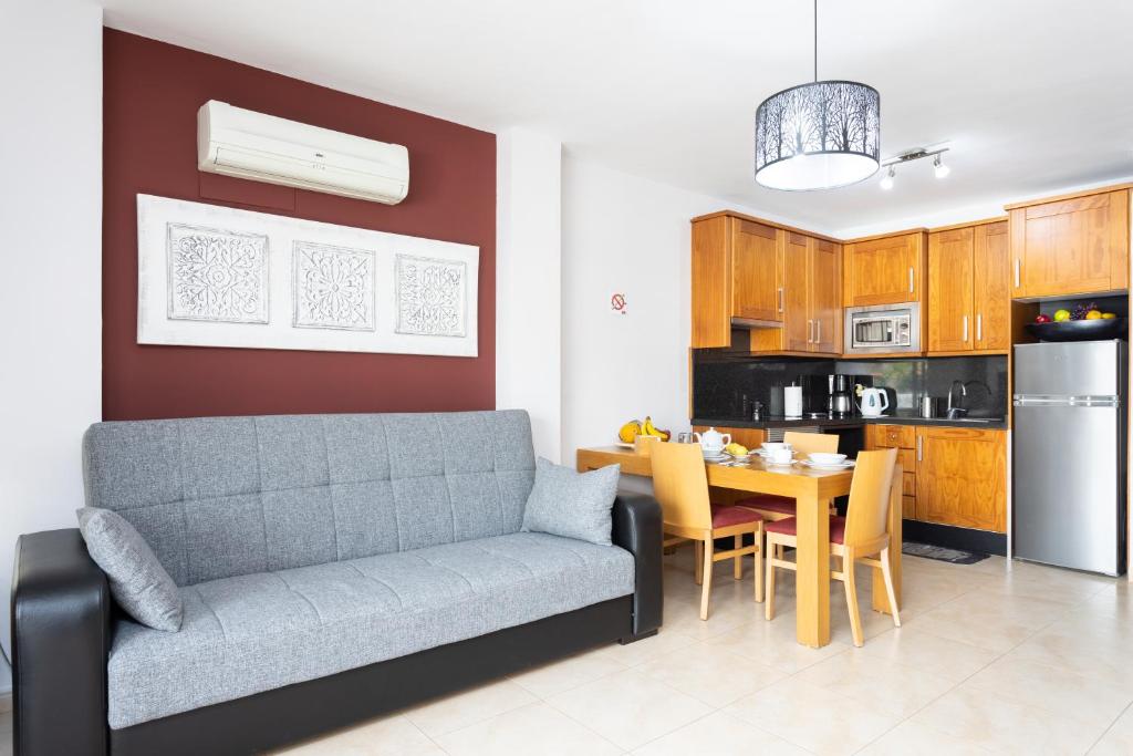 Kuchyň nebo kuchyňský kout v ubytování Oceanfront Tenerife South Albatros 125