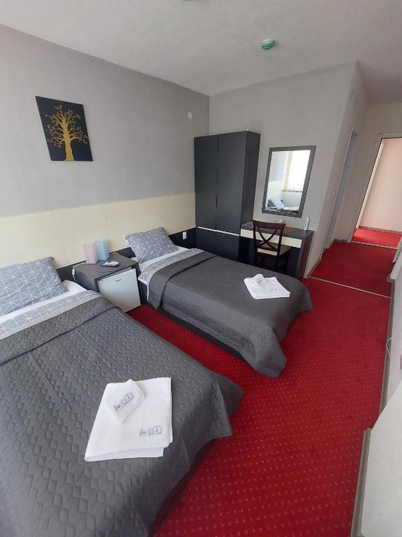 Postel nebo postele na pokoji v ubytování Rooms S&S Milicevic u strogom centru Aleksandrovca
