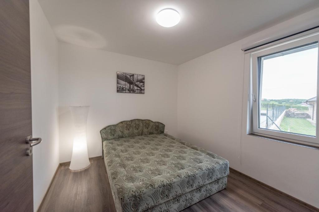 Postel nebo postele na pokoji v ubytování Bridgiet Home Apartman