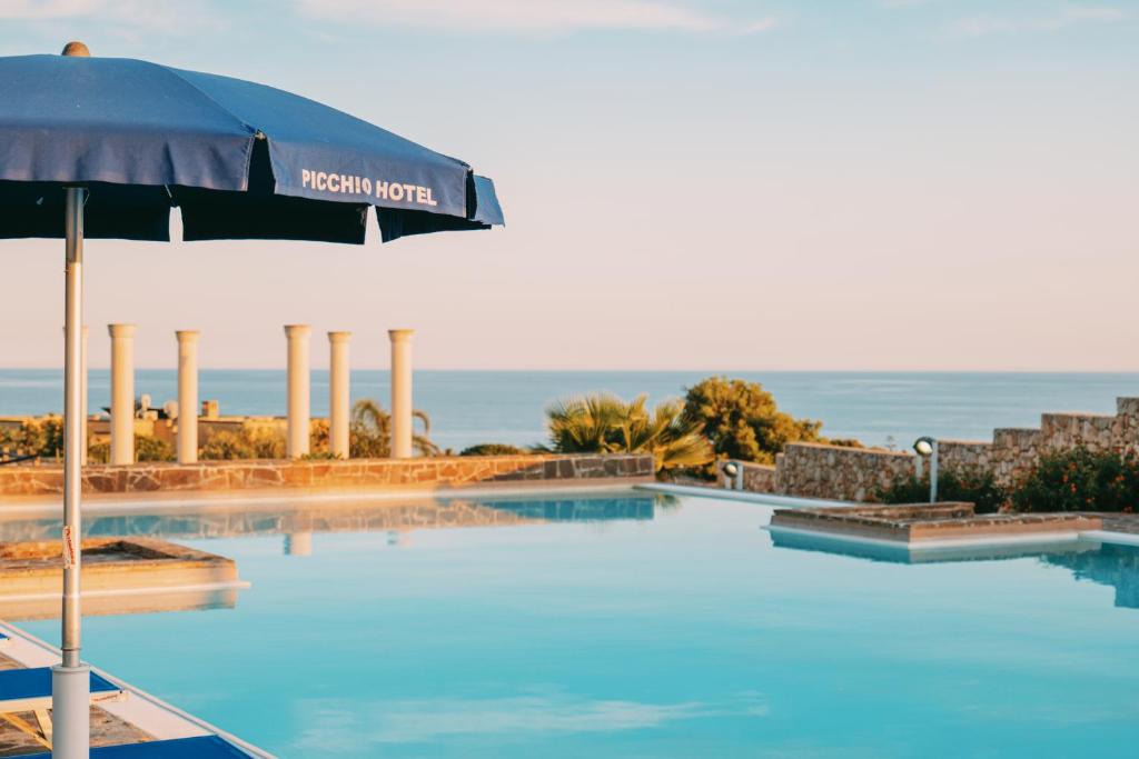 Bazén v ubytování Picchio Hotel Pescoluse nebo v jeho okolí