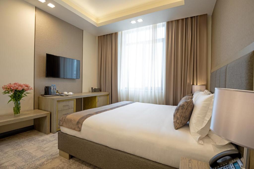 TV a/nebo společenská místnost v ubytování Sphera by Stellar Hotels, Yerevan