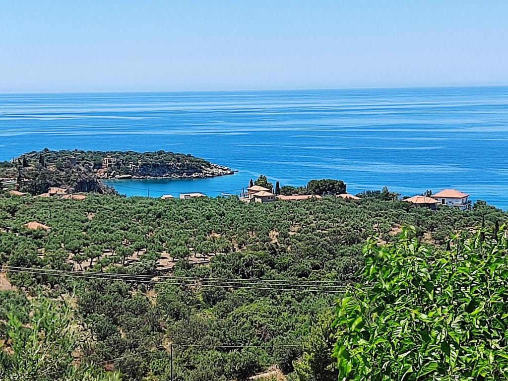 Athina's Stone House in Kardamyli - Villa De Dos Dormitorios