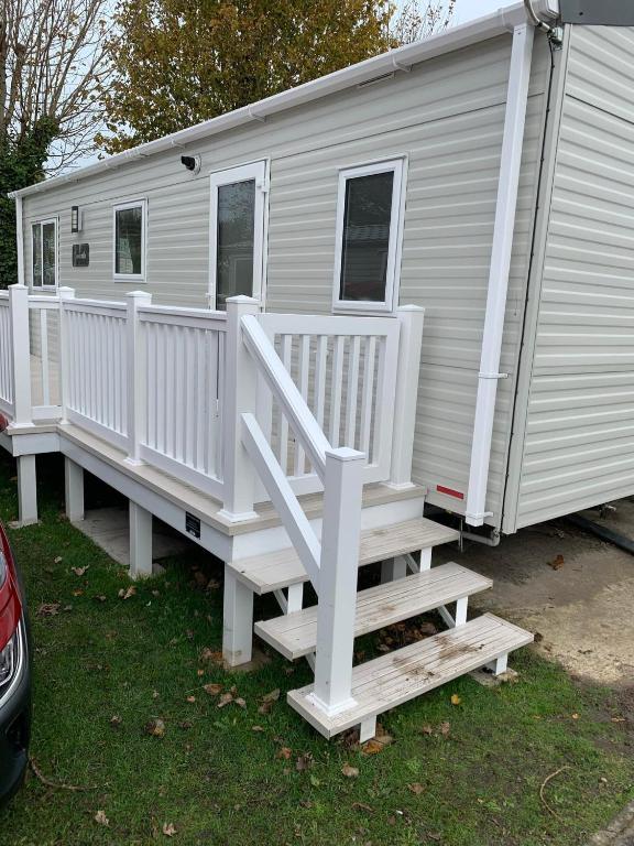 New 2 bed holiday home with decking in Rockley Park Dorset near the sea - Casa Con Due Camere Da Letto
