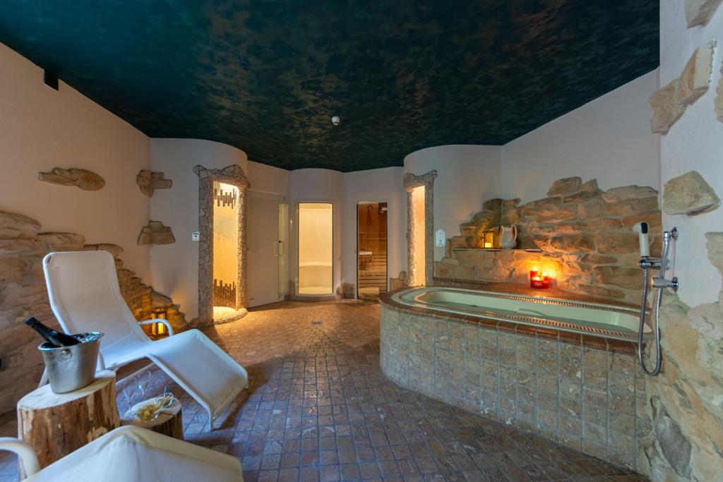 Posezení v ubytování Flos Hotel