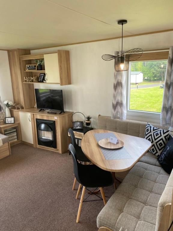 a living room with a table and a couch at Edinburgh, Seton Sands Abi Horizon in Edinburgh