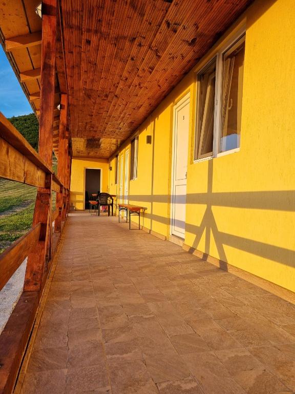 Balkón nebo terasa v ubytování Cabana Vărad Coronini