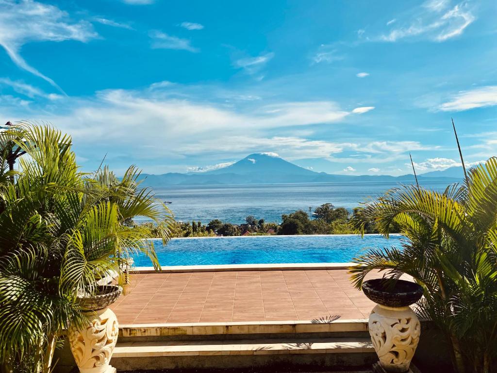 a swimming pool with a view of a mountain at Gara Gara Sea View in Nusa Penida