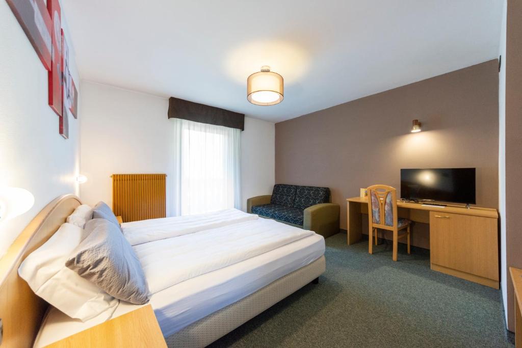 Postel nebo postele na pokoji v ubytování Flos Hotel