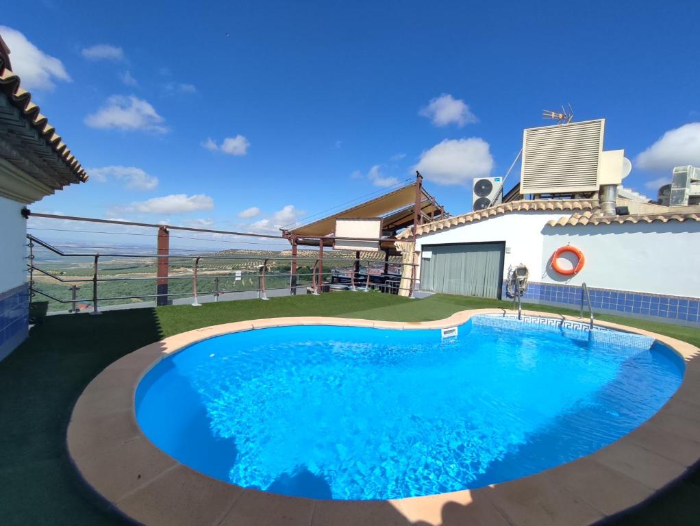 Bazén v ubytování Hotel Campos de Baeza nebo v jeho okolí