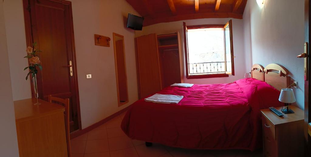 A bed or beds in a room at Hotel Le Polle