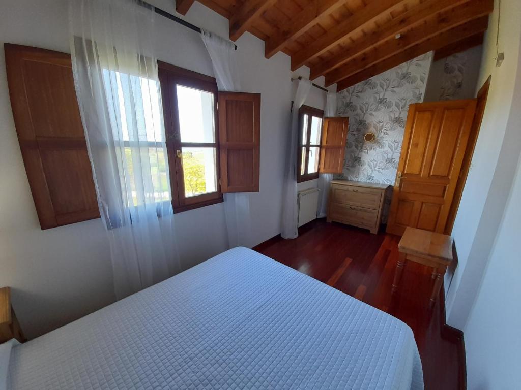 Postel nebo postele na pokoji v ubytování Gestiona2R - Casa con finca en Pendueles al lado de la playa