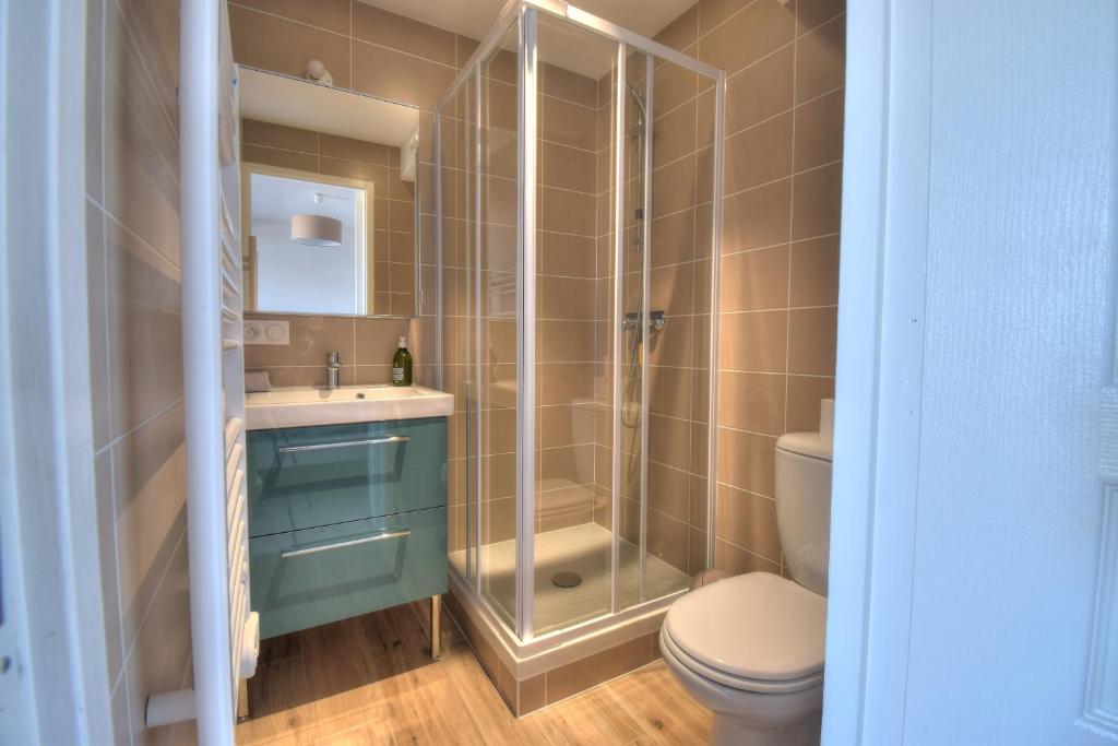 Kupatilo u objektu Studio DUNE- Côte de GRANIT ROSE