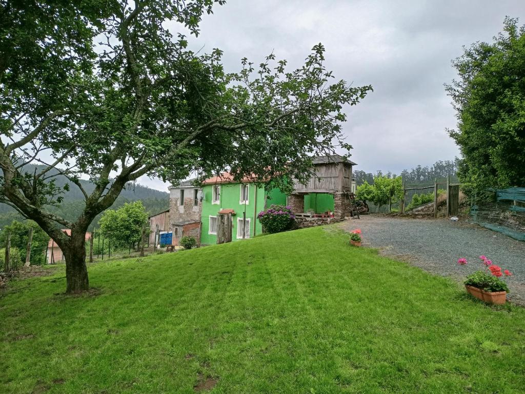 a house on a hill with a grass yard at Casa en CEDEIRA in Cedeira