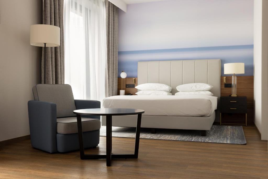 
Junior King Suite - Club Lounge Access
