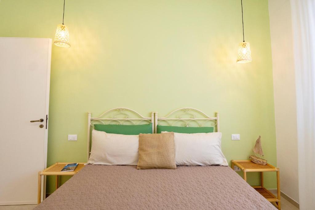 Łóżko lub łóżka w pokoju w obiekcie Villa Machri - Con Piscina Privata E Ampio Giardino Vicina Al Mare